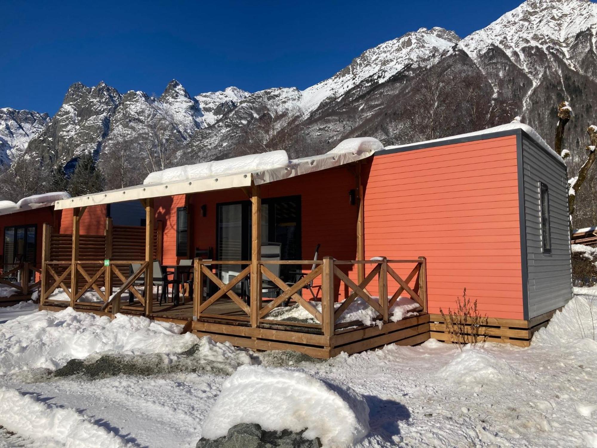 Camping Rcn Belledonne Le Bourg-dʼOisans Exterior foto